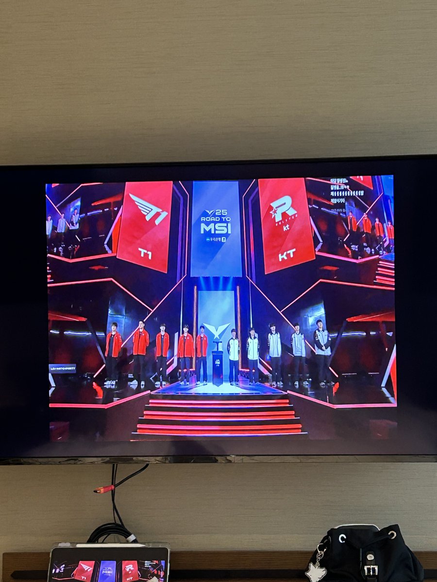 끝내주는 도파민 중독 서커스팀😇😇😇😇😇

내일 경기 볼 수 있게 해줘서 참 고맙다 애들아😇