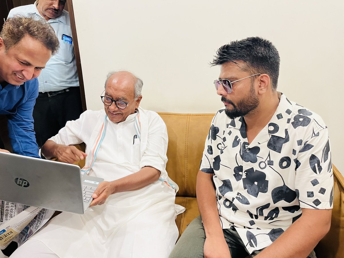 ग्वालियर हाईकोर्ट मामले में दिग्विजय सिंह ग्वालियर आए और बोले -

मैं तो बी. एन. राव को जानता ही नहीं था। कल-परसों गूगल किया, तब पता चला कि वो भी कोई शख्स थे