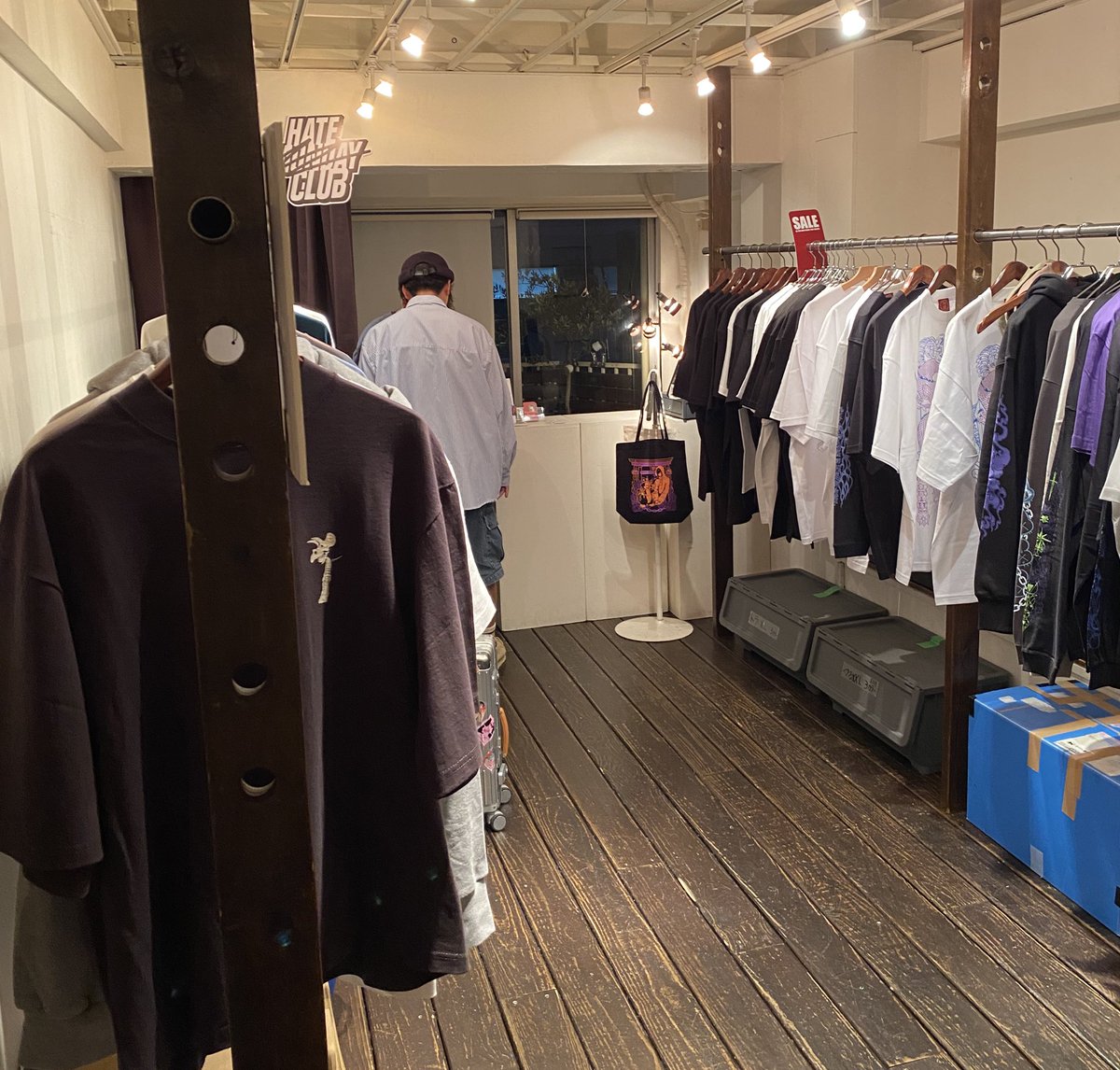 TOKYO130shiki's tweet photo. 【POPUP 1日目💥】
あいにくのお天気の中、たくさんのご来店ありがとうございました😭✨
HMCさん、epochさんもお疲れさまでした🙏

今日は会場中央の大きな机を撤去して、
スペースを広くしました🙌
アイテムが見やすくなってます✨

明日はいよいよ最終日！
11:00〜お待ちしております🫶 https://t.co/1jBAwsaUkN