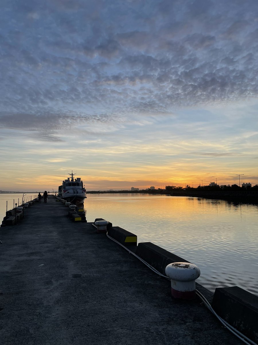 去東港吃 黑鮪魚🍣
順便去附近逛逛

（如果你問我黑鮪魚照片呢 我會說他在我胃裡