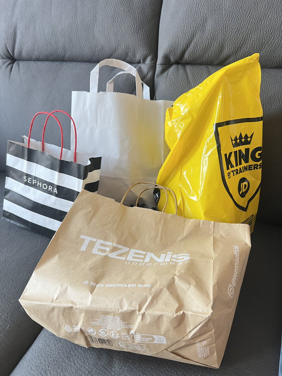 La prima giornata di shopping con uno di voi è andata 🛒

Quanto è bello spendere €300 senza neanche muovere un dito? 🤑

Findom drain paypig humanatm whalesub