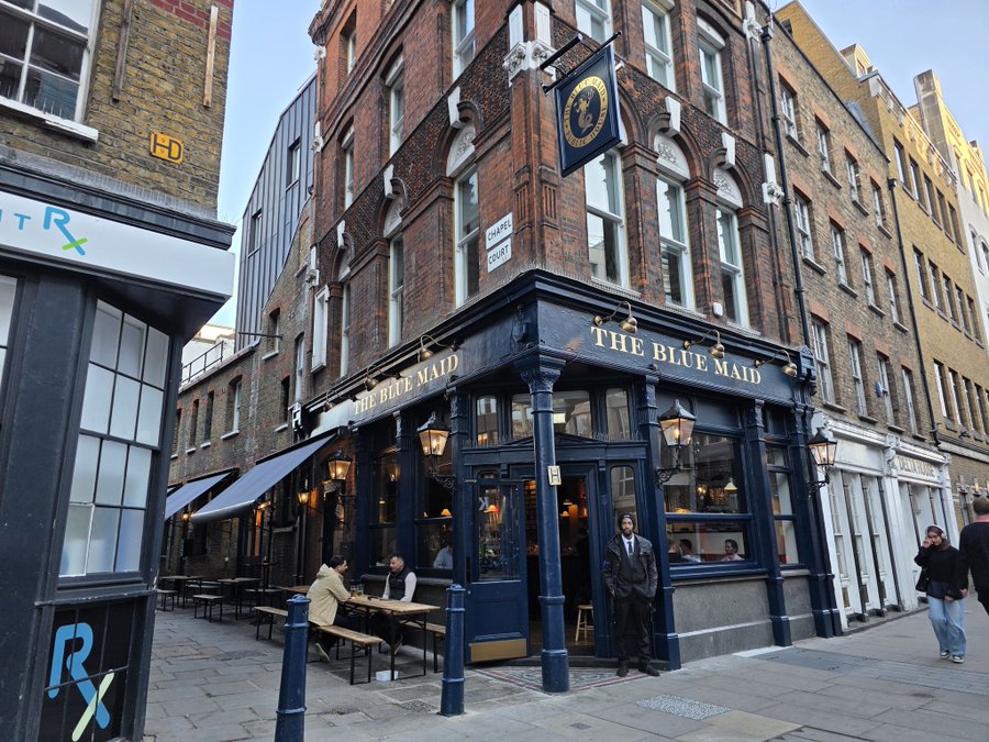 GBbooze's tweet photo. The Blue Maid, Borough High Street, SE1 🍻
Historic pub situated on Borough High Street close to Borough and #London Bridge stations. Having closed in 2020, the pub re-opened in April 2025  and reverted to its historic name, The Blue Maid. @bluemaidldn https://t.co/BypAv2lDCs