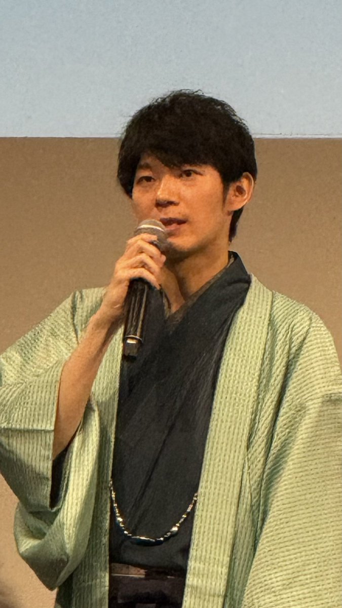 叡王戦、現地大盤解説会で見守りました
前期のような伊藤叡王の終盤の粘りと逆転
防衛、八段昇段おめでとうございます㊗️

賑やかだった解説会も最後は秒読みだけが会場に響き、静かに幕を下ろしました

さいたろう先生、本当に惜しかったです
死力を尽くした戦いを見せていただいた両先生に感謝です🙏