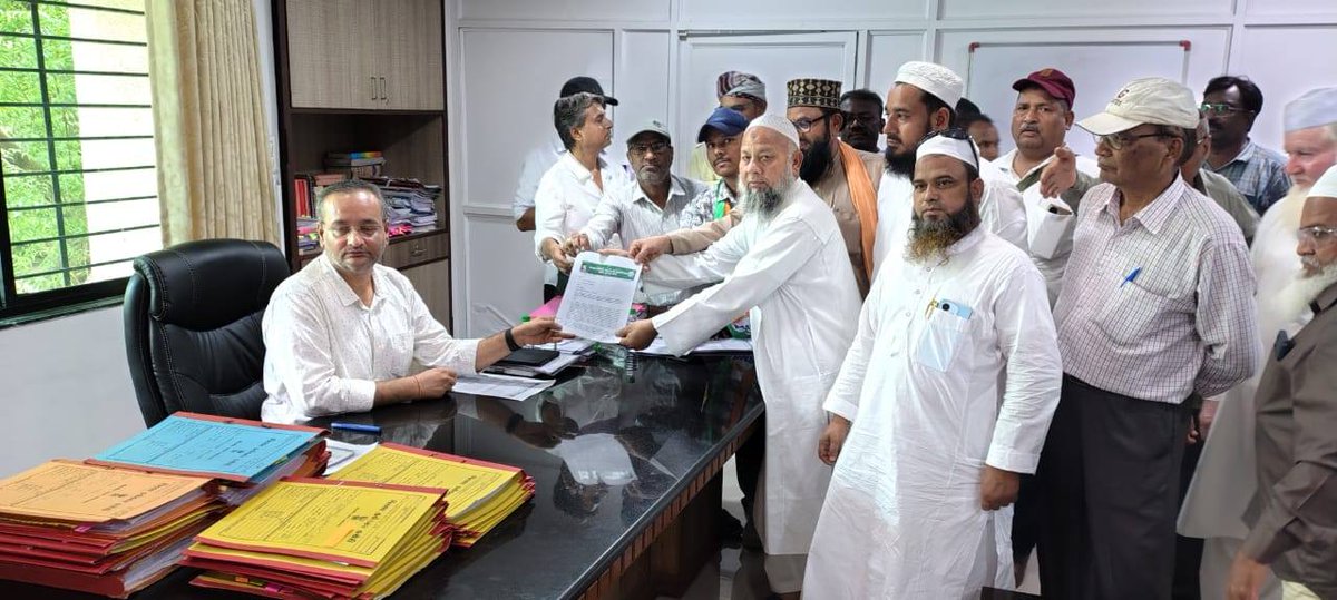 #WamanMeshram
14-06-2025
सांप्रदायिकता के आधार पर देश भर में बेगुनाह मुसलमानों की मॉब लिंचिंग कर हत्याएं करना और मुसलमानों के मस्जिदों, मदरसों, दुकानों, मकानों, ईदगाहों और बस्तियों को बुलडोजर से उजाड़ने एवं केन्द्र सरकार द्वारा वक्फ कानून में संविधान के मूल सिद्धांतों के खिलाफ