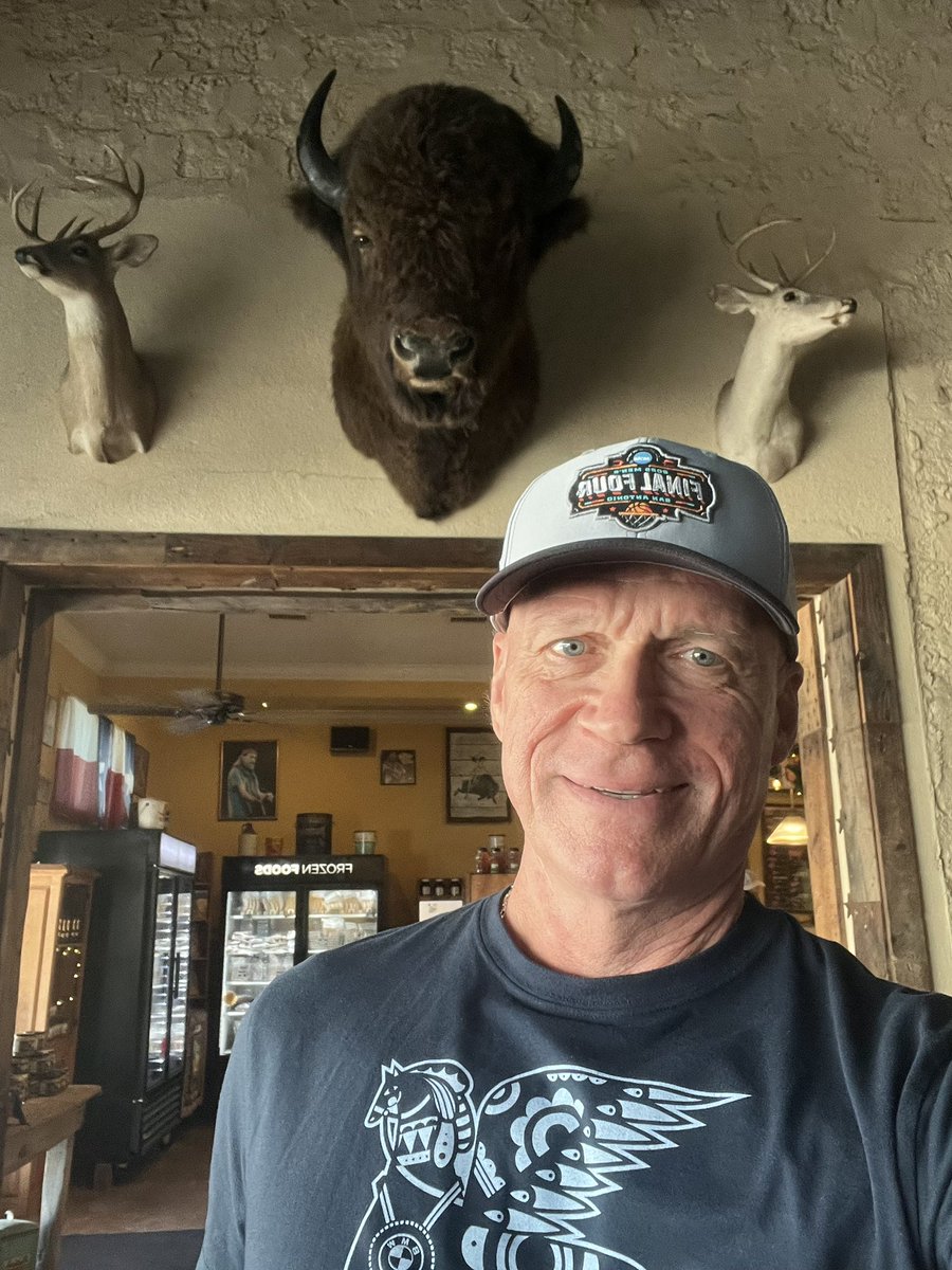 markphillipsrdo's tweet image. They love @921HankFM in Hamilton, TX!  Thank you #WenzelLonestarMeatCompany!  Delicious lunch! Great town!