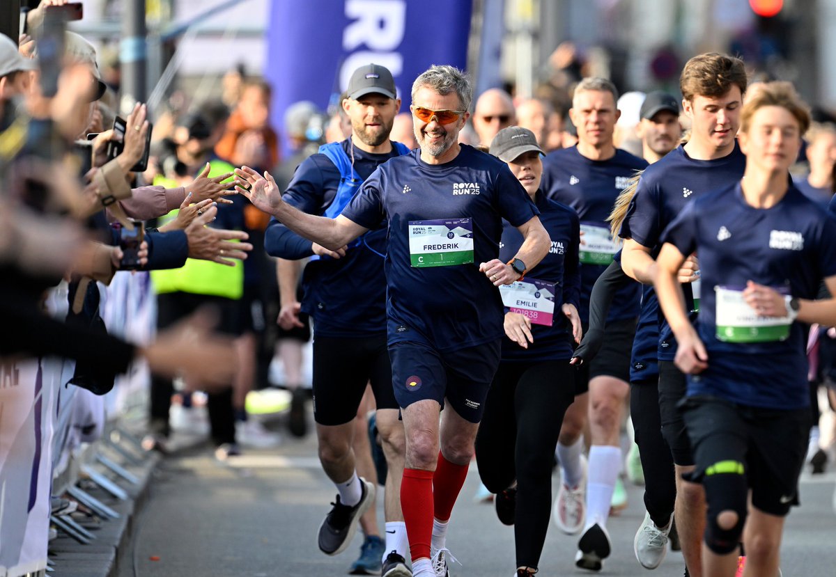 For those in the US who actually want a king, there are several real Kings to choose from - who are far more fit for purpose than the fake wannabe usurper Trump🤪 #NoKingsInAmerica #NoKingsDay #Greenland #Denmark ❤️🇬🇱👑🇩🇰