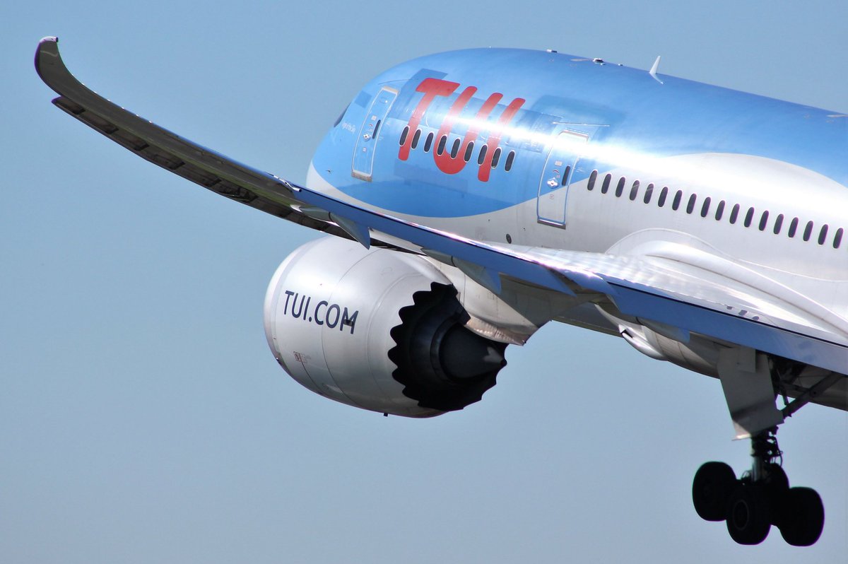 philipp_collins's tweet image. Hello friends, so bad things have happened again this week, the Air India crash, the Dreamliner is actually a reliable aircraft, but somehow something happens every now and then, and then another war with Iran and Israel, we have to be confident, we have no other choice 🍹🫶