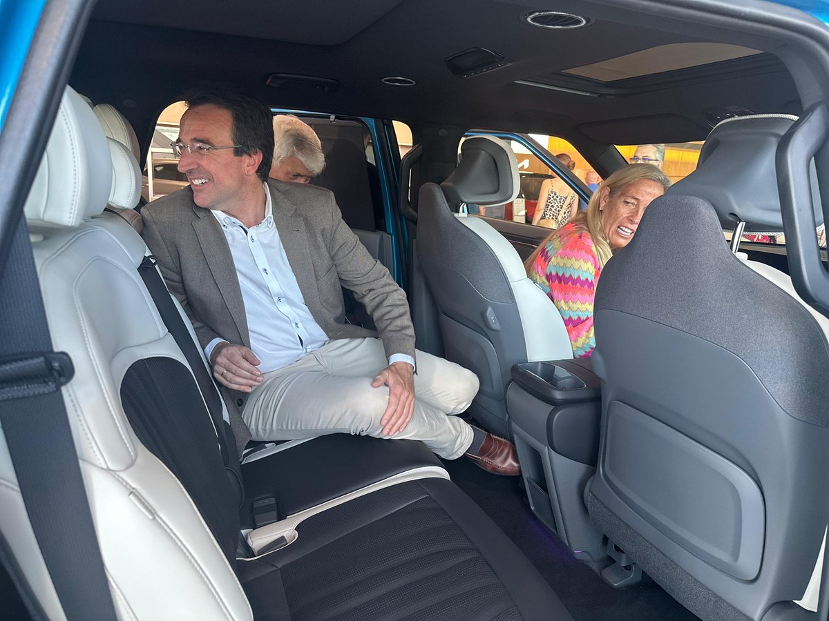 🚘 🚘 Visita institucional de Rocío Albert, consejera de Economía, Hacienda y Empleo de la @comunidadmadrid, a la Ciudad del Automóvil de #Leganes, que cumple 35 años y es  un referente supranacional del sector 

🔝 El sector del automóvil es estratégico en Madrid y supone el 30
