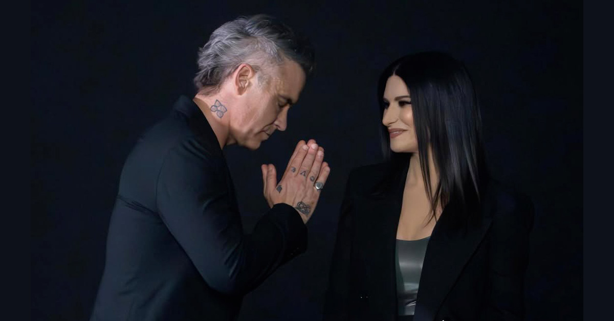 Desire : photos du Video Shoot
Comme annoncé ce matin, le clip de Desire sera diffusé cette nuit à Miami (dans la nuit de Samedi à Dimanche). Les photos du tournage du clip sont déjà disponibles!
robbiewilliamslive.com/news/britpop/d…

<a href="/robbiewilliams/">Robbie Williams</a> 
<a href="/LauraPausini/">Laura Pausini</a>