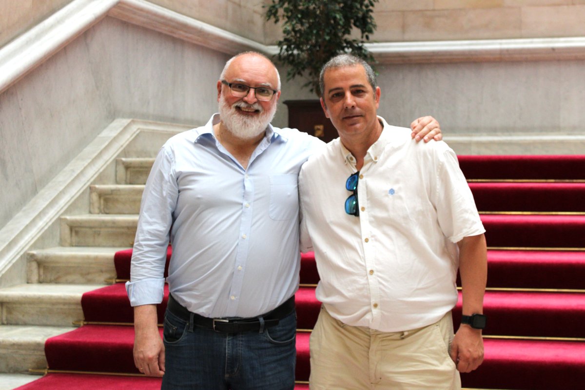 🟢 Afiliados y simpatizantes de VOX han visitado este sábado el Parlament de Catalunya. 

🇪🇸 Gracias a todos los que nos acompañáis en esta lucha. ¡Sin miedo a nada ni nadie!