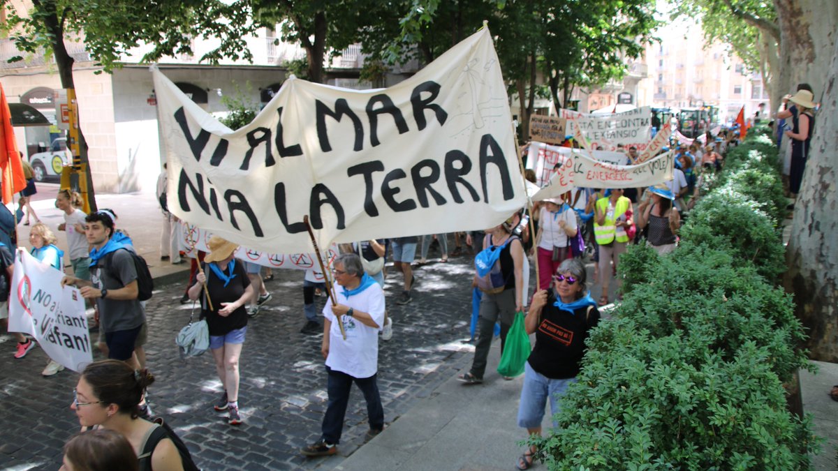 RTVE Notícies (@rtvenoticies) on Twitter photo 🏞️ Primera mobilització a Figueres de la plataforma 'Empordà dempeus'
🎙️ Joan Sisquella | <a href="/radio4_rne/">radio4_rne</a>
📻 rtve.es/a/16625193 🏞️ Primera mobilització a Figueres de la plataforma 'Empordà dempeus'
🎙️ Joan Sisquella | <a href="/radio4_rne/">radio4_rne</a>
📻 rtve.es/a/16625193