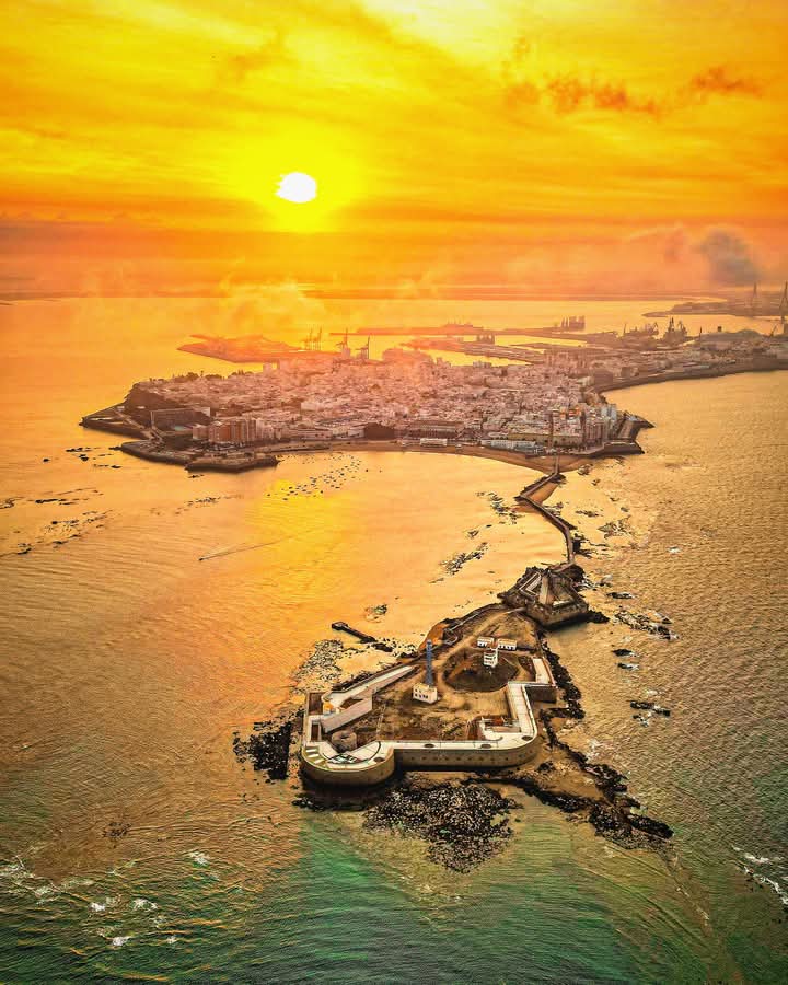 antonioij73's tweet image. Cádiz, la encantadora de almas