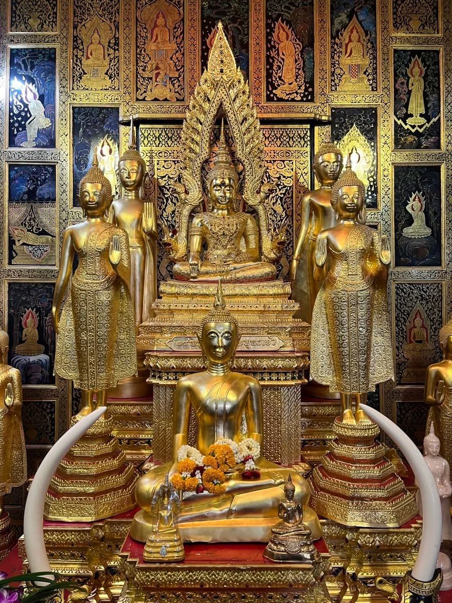 OuterGod2541's tweet photo. "...ด้วยเหตุนั้น ข้าพเจ้าขอบูชาพระพุทธเจ้าพระองค์นั้น อันบุคคลบูชายิ่งแล้วในกาลก่อน
ด้วยวัตถุทั้งหลายที่น่ายินดีมีอยู่ในมงคลจักรวาล อันเป็นสมบัติของพระองค์ อันเปรียบดั่งห้องประสูติ..."

- คัมภีร์ชินาลังการฎีกา https://t.co/ZoKWMrIQHt