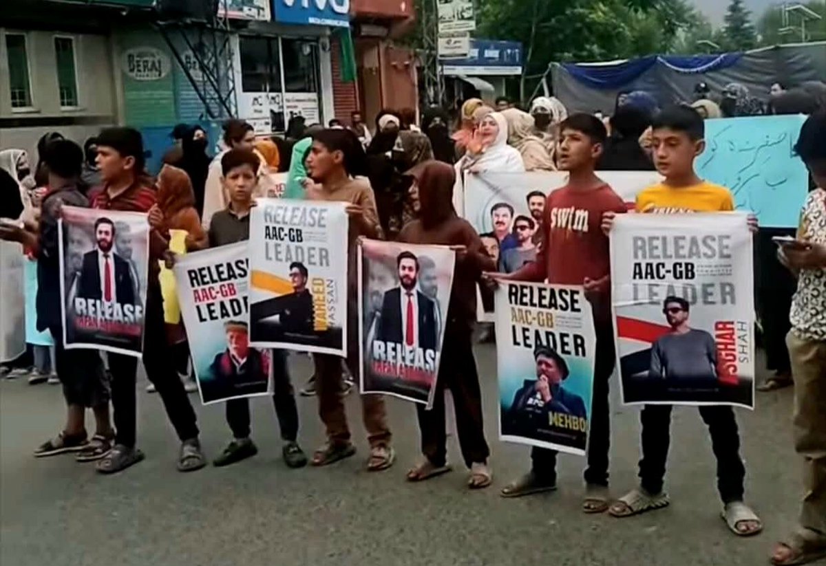 EchoArchLines's tweet image. Any attempt to betray Gilgit-Baltistan will be met with fierce public resistance. Oppressive rulers have no place here. This is not merely a protest—it marks the beginning of a movement. Let the rulers know: Gilgit-Baltistan is not for sale.
#downwithstaterepression