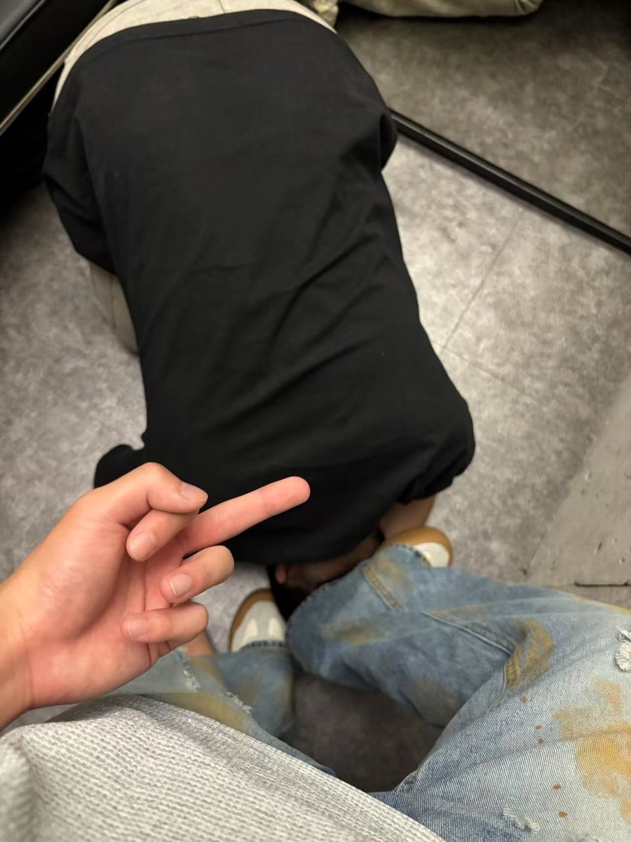 跟很帅很可爱的年下直男爹出去玩，嘿嘿，直男爹负责享受，傻逼只能跪地膜拜结账🙇‍♂️🙇‍♂️🥹🥹#直男s  #男性崇拜   #直男崇拜   #ATM