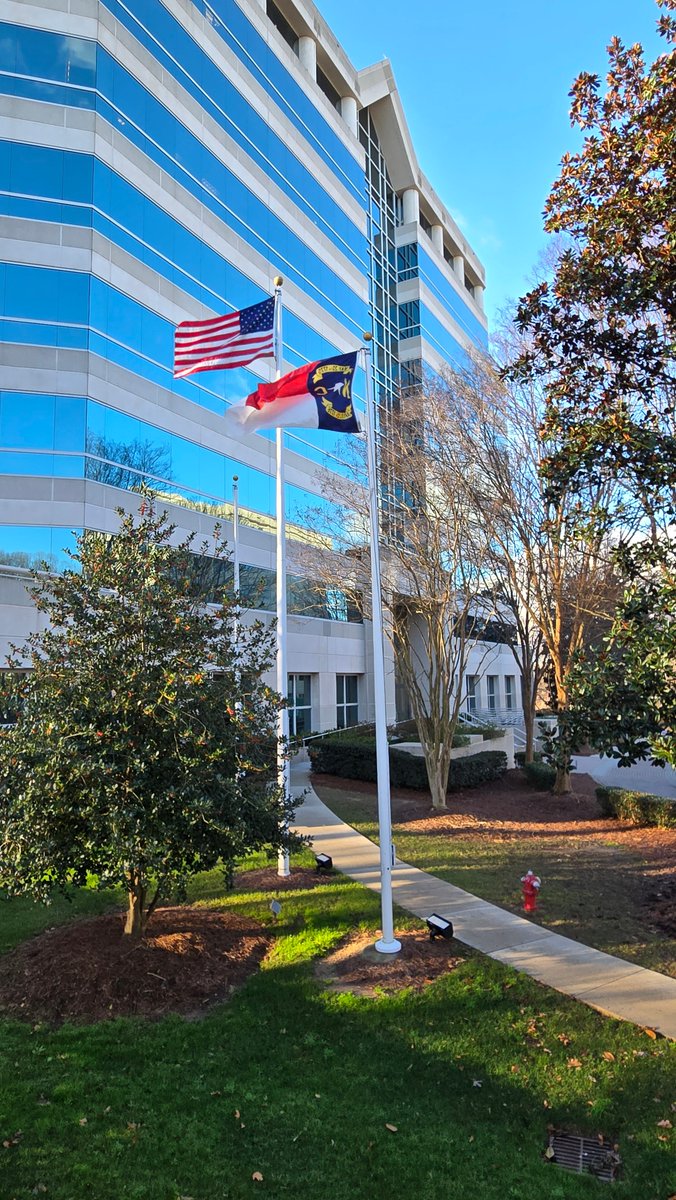Happy 250th Birthday to the U.S. Army &amp; Happy Flag Day! Today we celebrate 250 years of service, sacrifice, and strength! A special thank you to all past &amp; present soldiers! Your courage is unforgettable. #ArmyStrong #FlagDay