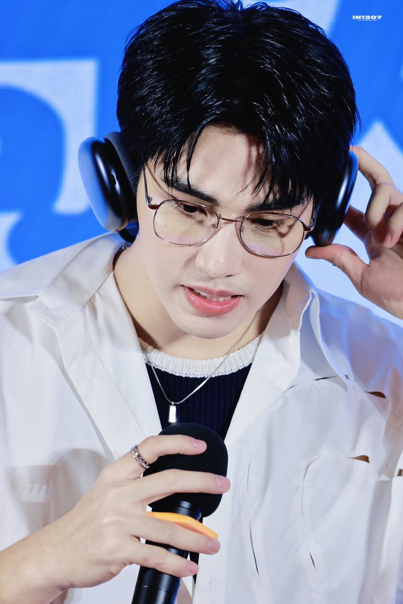 IN130737's tweet photo. 🎧

ขอบคุณที่ถ่ายรูปให้นะครับ
รูปสวยมากเลยครับจะไปตามดูนะครับ
HUAYINGJU BRAND X POOM
#PoomHuaYingJu
#poompps https://t.co/YheobzANAW