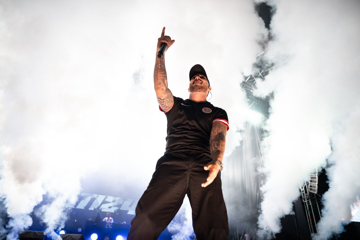 Antalya’mızın sanatçısı Ati242’nin en büyük destekçilerindeniz.
Şehrimizin sesini en iyi şekilde temsil eden Ati242’ye teşekkür ediyor, her zaman arkasında olduğumuzu bir kez daha yineliyoruz. <a href="/ati242_/">Ati242</a>