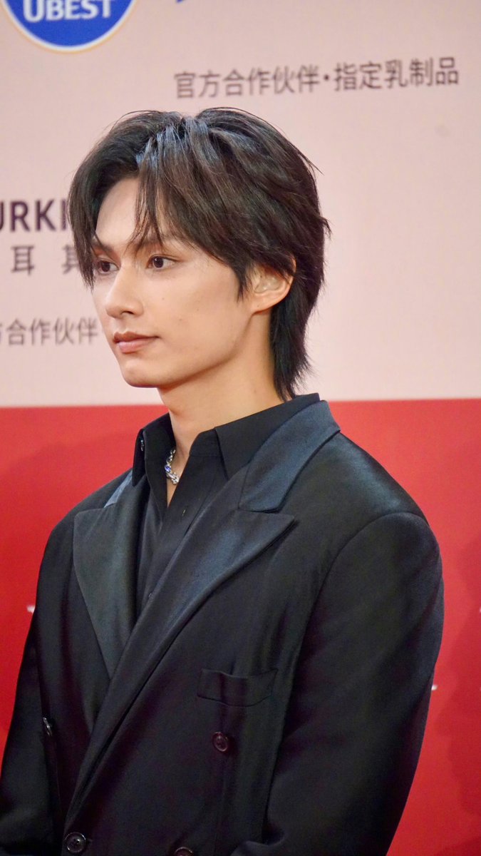 moontomeetyou's tweet photo. THE FACE CARD WEN JUNHUI?? https://t.co/E0TqzxNXu9