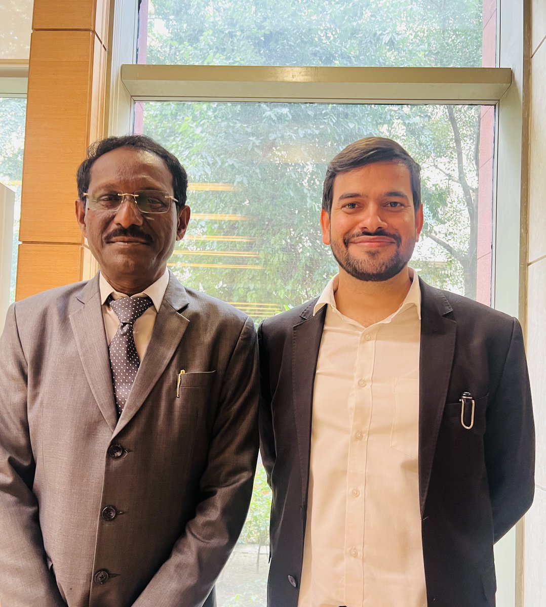 𝑾𝒉𝒐 𝒔𝒂𝒚𝒔 𝒕𝒉𝒂𝒕 𝒇𝒊𝒓𝒔𝒕 𝒈𝒆𝒏𝒆𝒓𝒂𝒕𝒊𝒐𝒏 𝒍𝒂𝒘𝒚𝒆𝒓𝒔 𝒄𝒂𝒏’𝒕 𝒔𝒖𝒄𝒄𝒆𝒆𝒅 𝒊𝒏 𝒍𝒂𝒘 𝒑𝒓𝒂𝒄𝒕𝒊𝒄𝒆?

Yes, the journey is tough. There are innumerous challenges. The tide is against them and they have to row against the current. But it’s certainly not