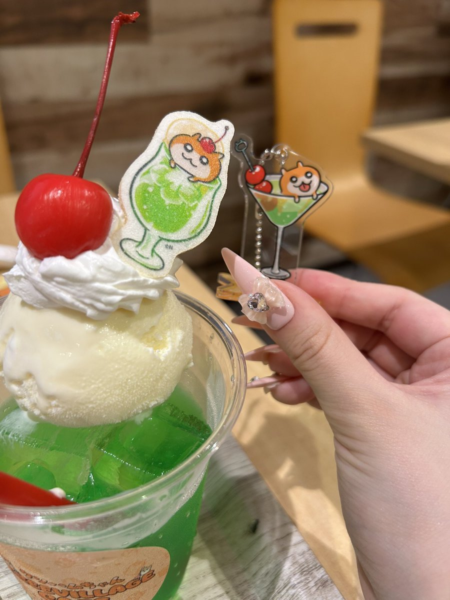 コラボカフェ行ってきました！✨️
アクスタ買ったらなんと大好きなメロンソーダクソハムちゃんでした😭😭😭💖
 
 #クソハムちゃん
 #コビハムちゃん
 #noricopo 先生