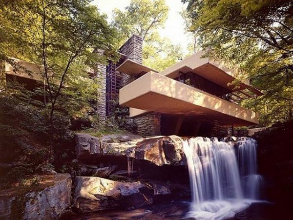 Wright lo dijo así: “La forma sigue a la función”. La arquitectura orgánica añade: y ambas siguen a la naturaleza. 👉 hubs.la/Q03kZCPB0