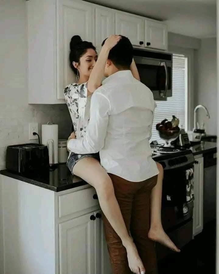 اشتهى معكي لقاء لا يدركه فراق 
حديث طويل لا تنتهى فيه الكلمات 
اشتهى في أحضانك الغرق 
الغرق ف احضانك يعادل الف حياة...