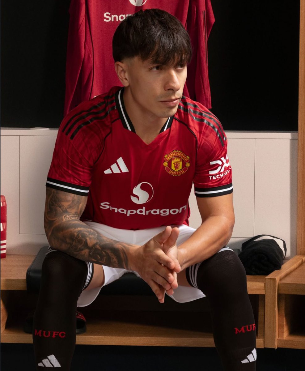 A man like Lisandro Martinez ❤️

Retweet for the butcher 🔃🥶