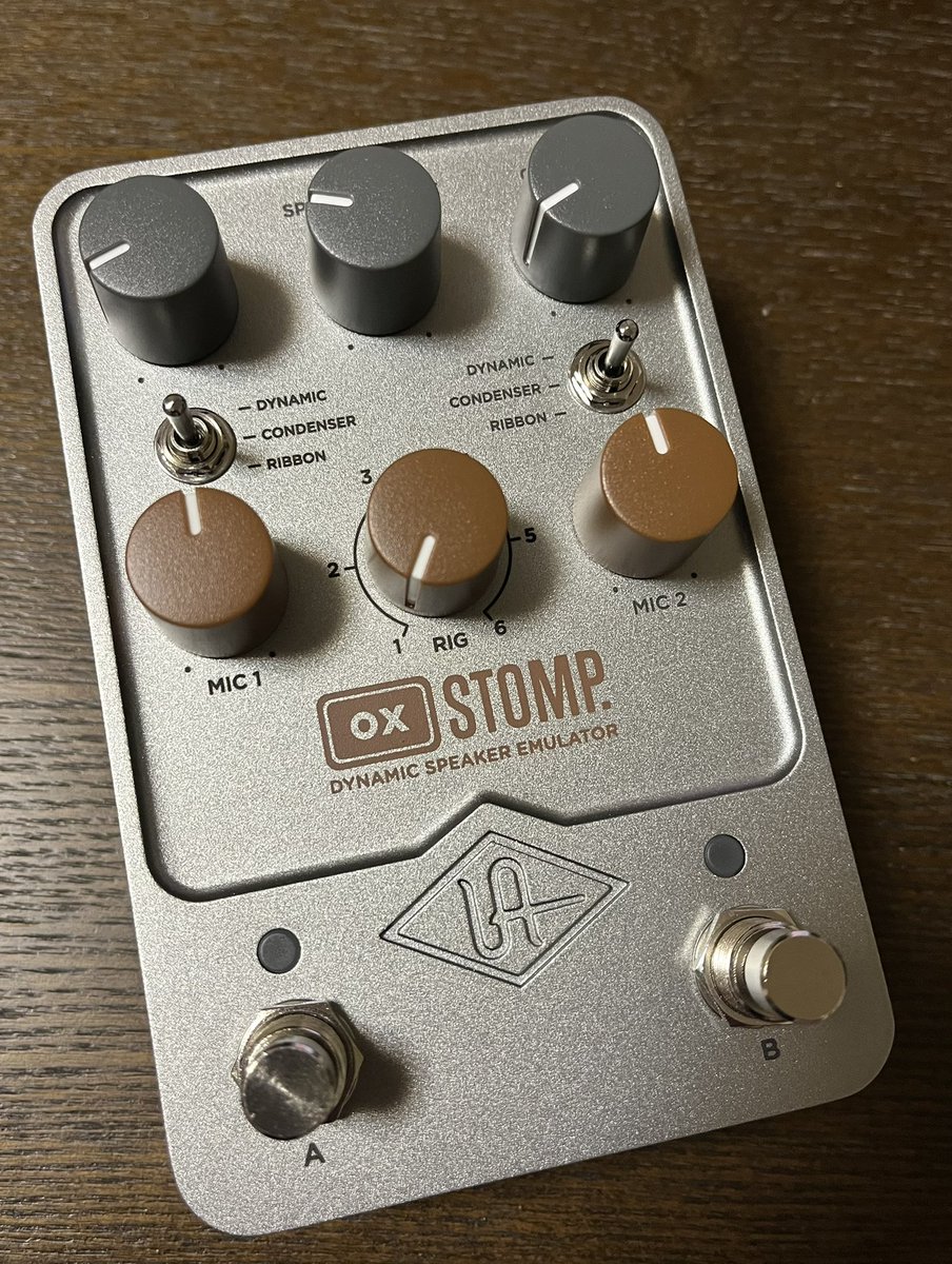 nao_shapes's tweet photo. #UAFX 🎸🥺ﾃﾞｼ
#oxstomp 🫶🏻🎈
キャビネット＆Mike🎙️で〰︎
そんなに🎵変わるのでしょうか🤔 https://t.co/EdBKHnNDZA