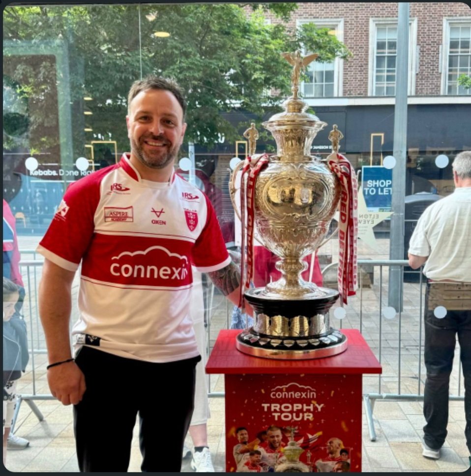 Mark10867486's tweet photo. FC "should have gone to spec savers"
#UpTheRobins https://t.co/LreKTB1VCp