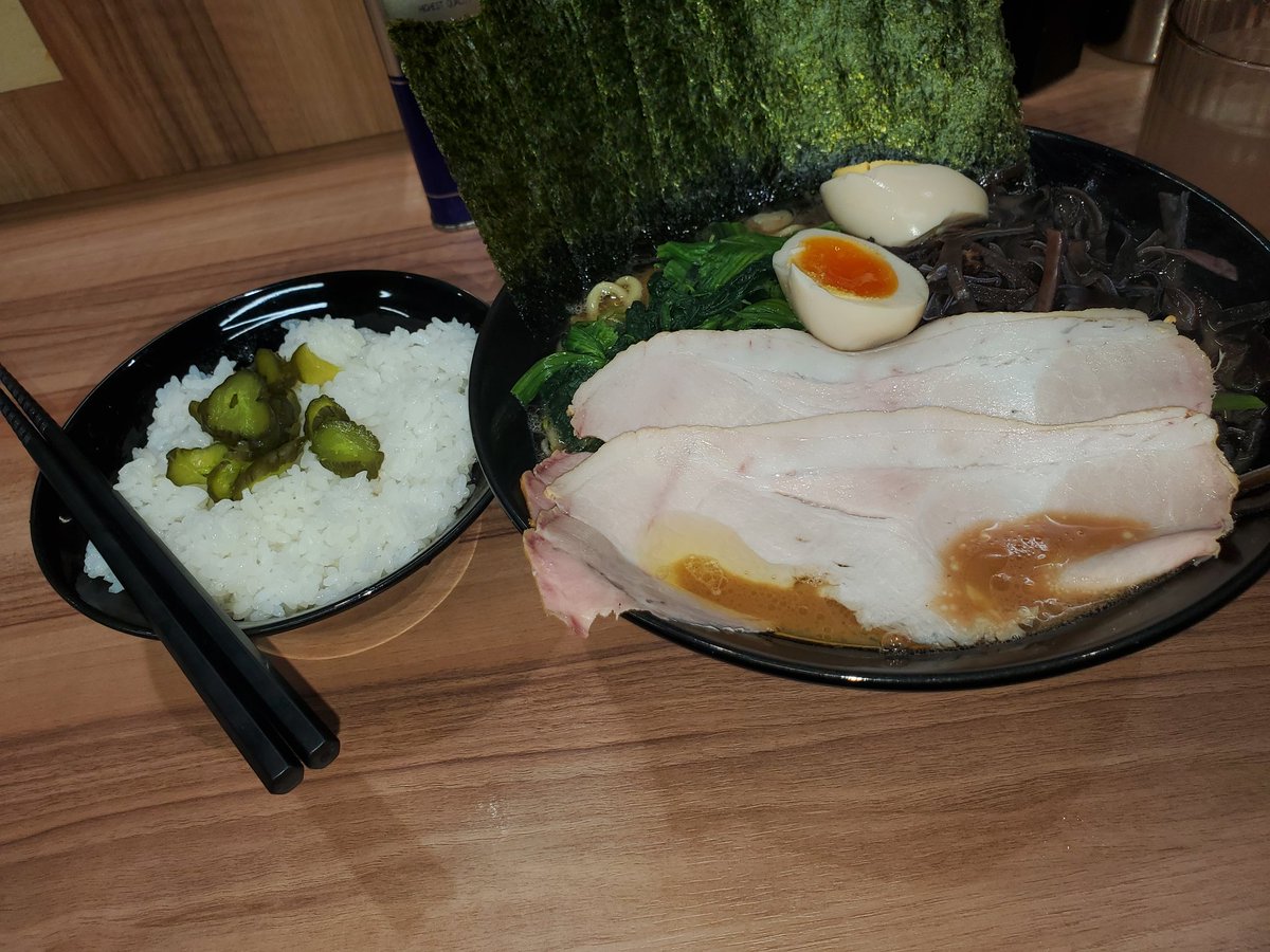 秋桜DM交流会後、主催のおすすめのラーメン。
まじで旨かった…
大森 響家