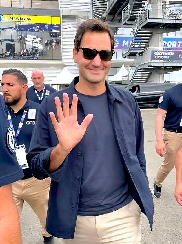 Roger Federer arrives at the 24 Hours of Le Mans circuit🏁 #LeMans24
