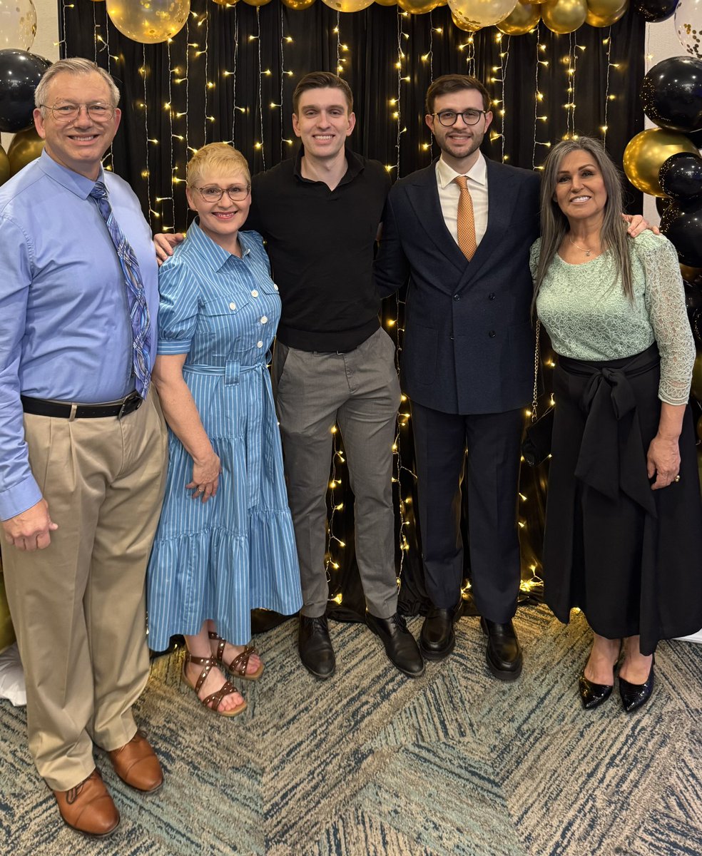jepatinom's tweet image. We did it! I graduated as a neurologist at @UTHealth_Neuro. Thanks to @FurrStimming, @AANmember, @movedisorder, and @Texas_Neuros for all the support, mentorship, and teaching! I am looking forward to my next step as a movement disorders fellow at @UCMovDis 🎊🧠