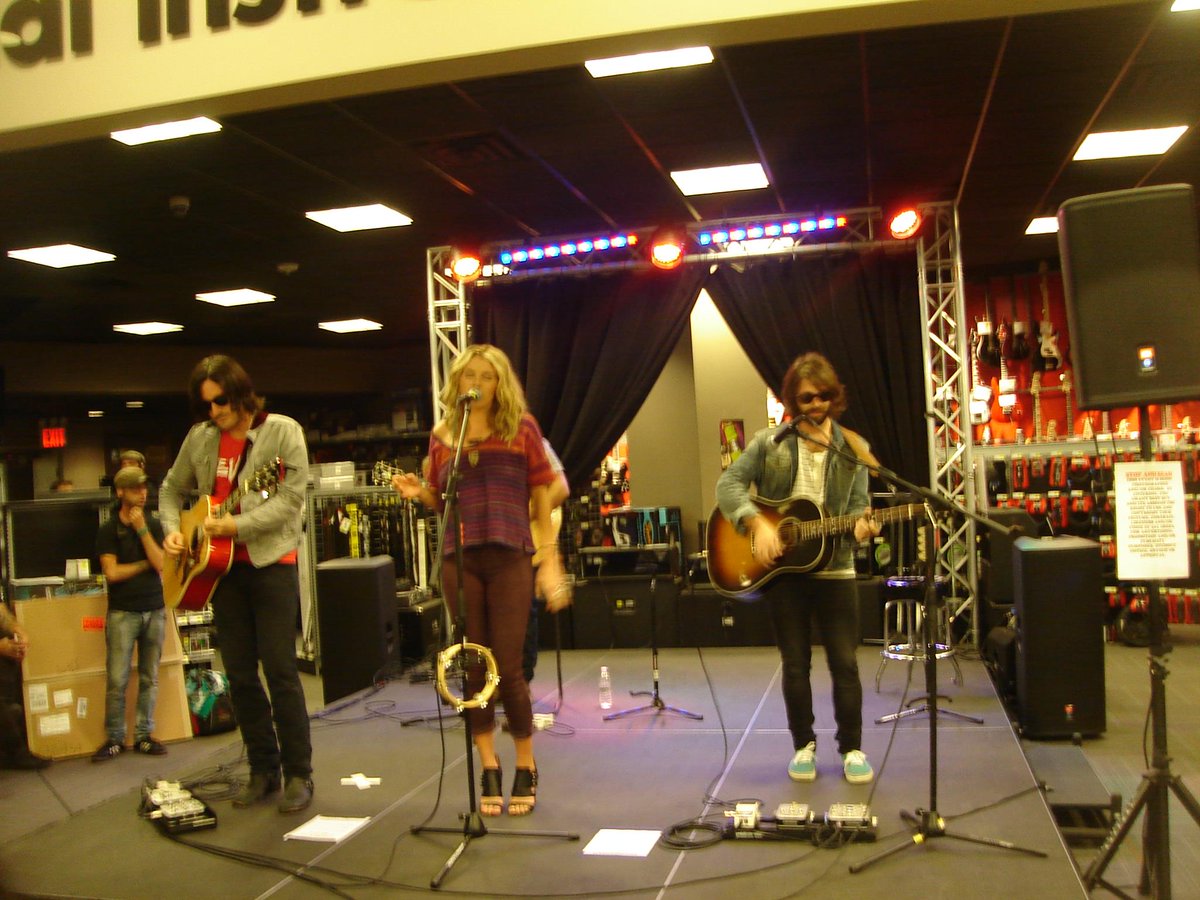 italianmojo887's tweet image. On this day in 2012, I saw @gracepotter &amp;amp; The Nocturnals album signing and shows at @Macys, the @BestBuy Union Square store, and @IrvingPlaza 🦁 #gracepotter #macys #bestbuy #irvingplaza #frankyunderground