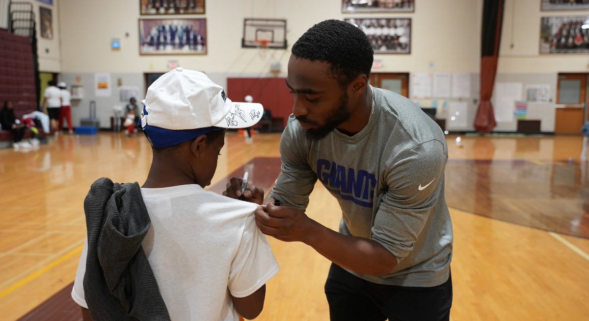 Jameis Winston, Dee Williams, James Hudson III, Rakeem Nunez-Roches, and Montrelle Washington made a trip out to the annual Mt. Vernon Youth Football Camp led by Coach Mark Murray a 2020 New York Giants Coach of the Week honoree. The players were joined by Mt. Vernon High School