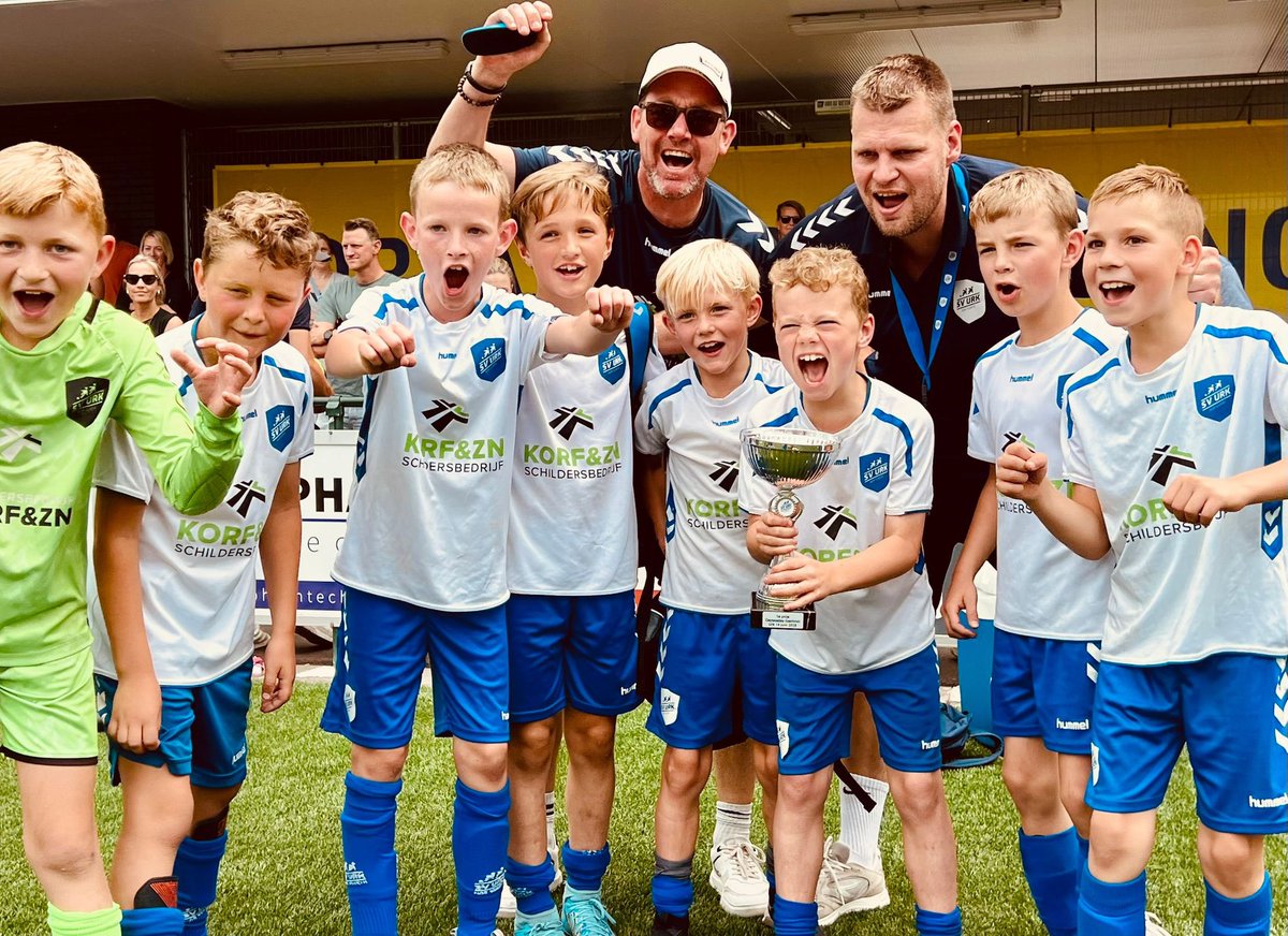 Wat een team dit! Tevens afscheid van 2 toptrainers die met dit ploegje al vele prijzen hebben gepakt. Eerste op het dayseaday toernooi van <a href="/SVURK/">Sportvereniging Urk</a> #dejeugdheeftdetoekomst