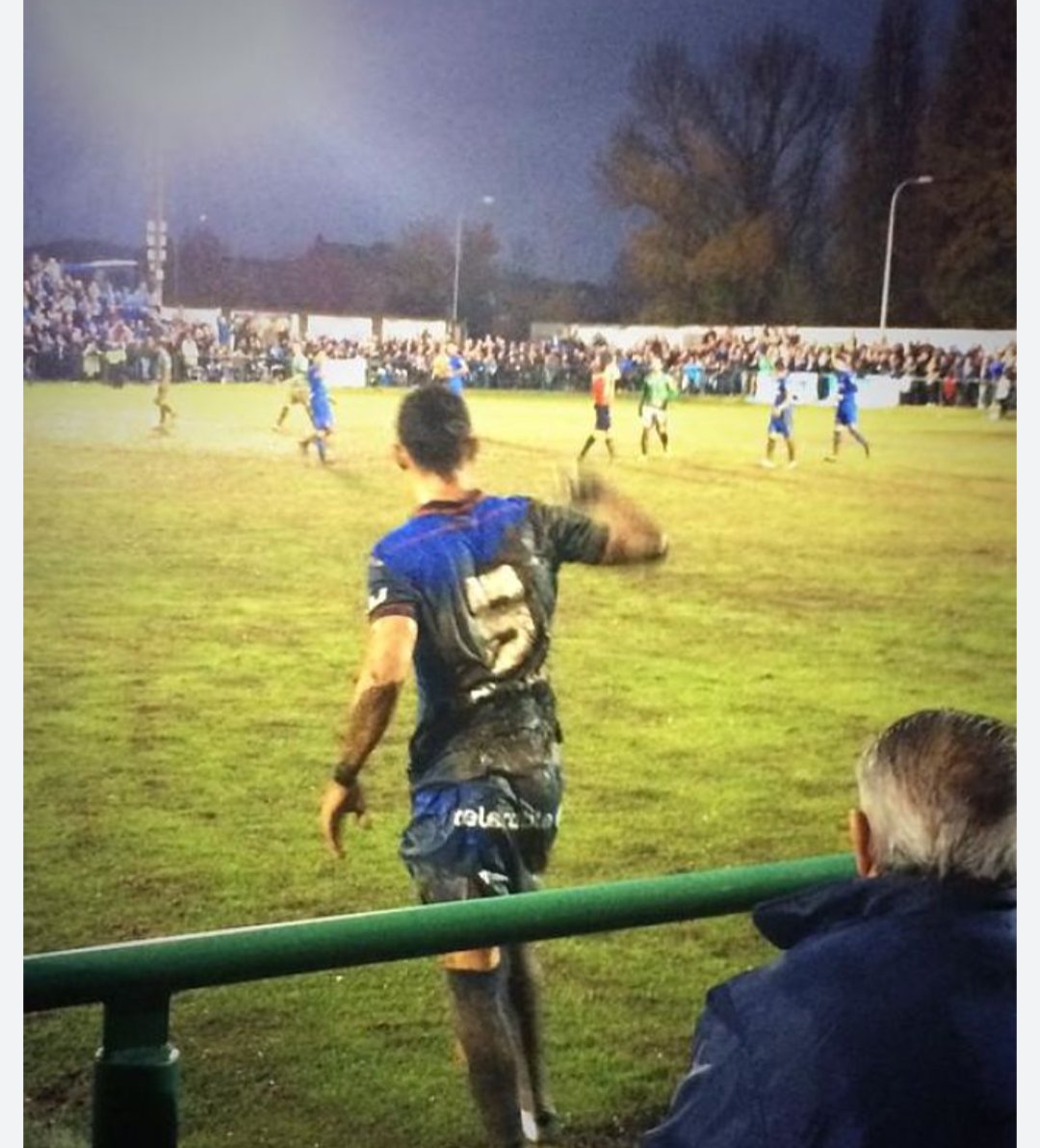 Hace 11 años mientras el Mirandés estaba jugando en el Benito Villamarín, nosotros jugábamos contra el Astorga..... Nos van a contar que lo merecen más que nosotros??  Nadie lo merece más que el <a href="/RealOviedo/">Real Oviedo</a> y <a href="/19SCazorla/">Santi Cazorla</a>