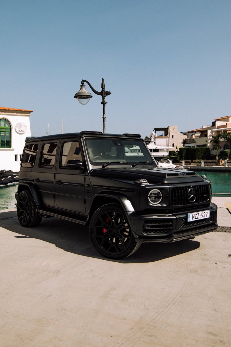 Do I keep my g wagon the same color

Or go absolutely insane and wrap it hot pink