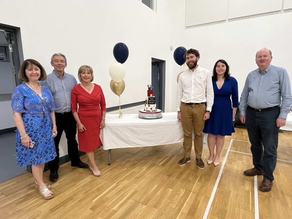 Marking the retirement of Margaret Lowry from Scoil Shan Nioclás, Windgap. Honoured tonight by pupils, parents, parish &amp; friends for years of service.

Comhghairdeas ar do scor, Margaret, agus go raibh maith agat as do chuid oibre! 🌟