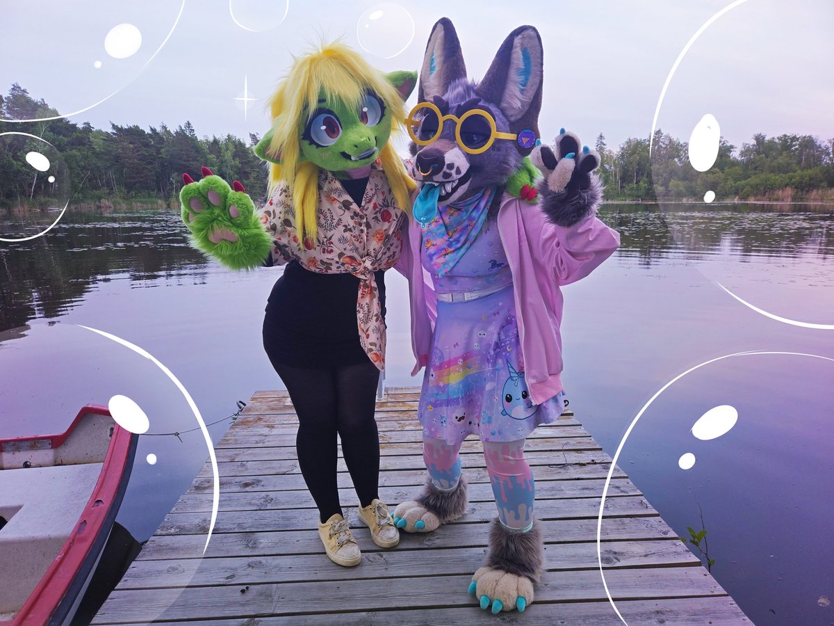 Happy midsummer! 🌻🌷🌼
feat. <a href="/PastelDawg/">🌈 Charlie ☕️</a>