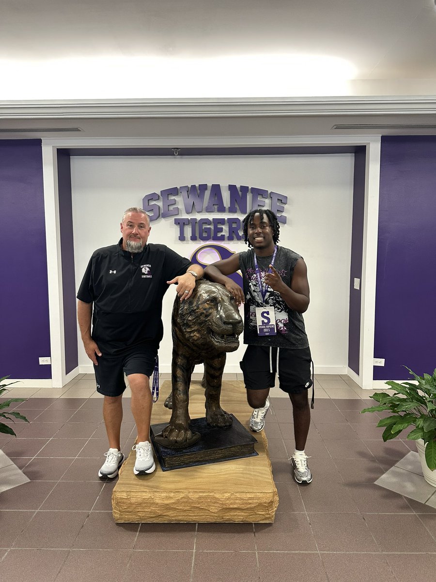 Josh8Hopkins's tweet image. Great visit @SewaneeFootball today! Thanks Coach Hight for the invite! @QBHitList @CoachDaniels06 @RecruitNE_GA @bowdonrecruits @CoachTM9