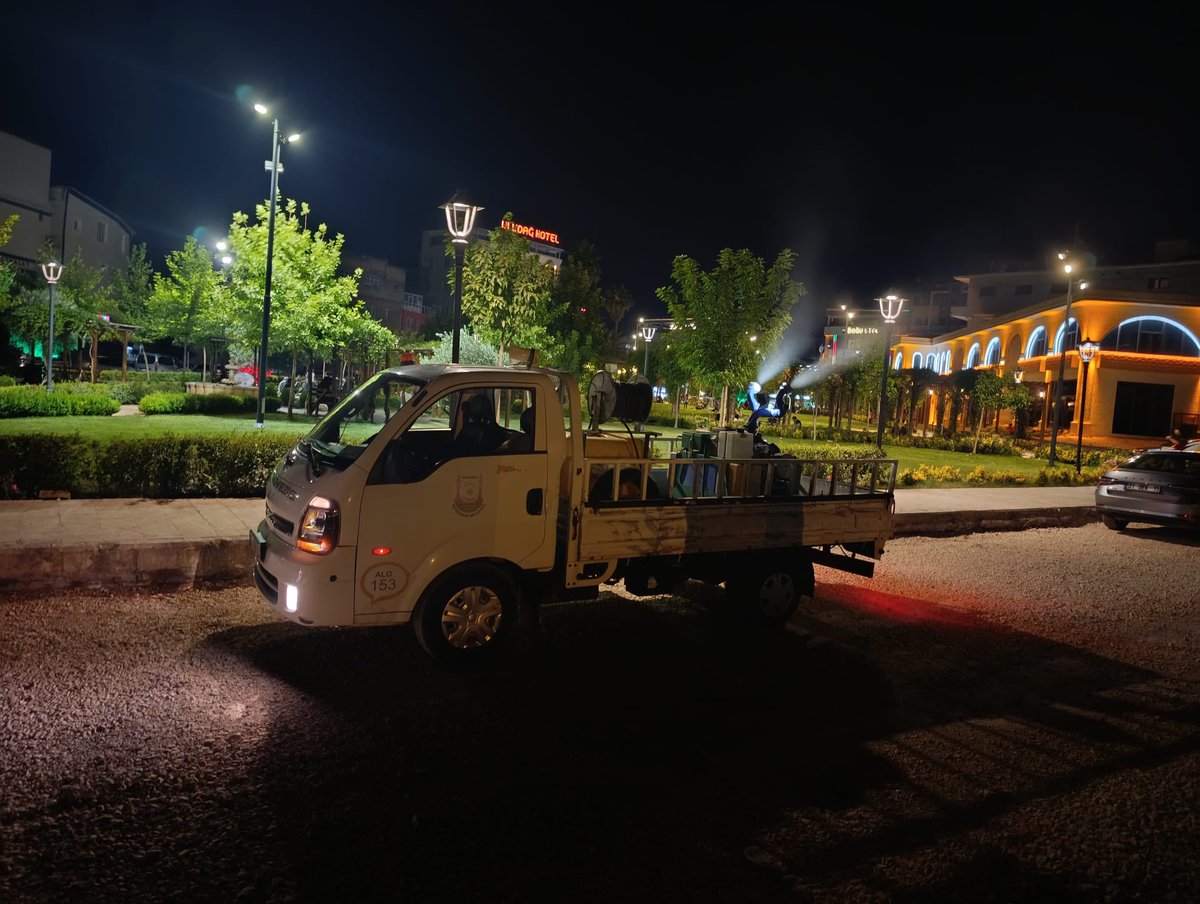 Şanlıurfa Büyükşehir Belediyesi Çevre Koruma (@sbbbcevrekoruma) on Twitter photo Çevre Koruma Daire Başkanlığı olarak gece ve gündüz vardiyası ekiplerimizle belirli program dahilinde 3 Merkez ilçemiz ile kırsal mahallelerimizde karasinek , sivrisinek ve haşerelerle mücadele kapsamında ilaçlama çalışmalarımız devam etmektedir. <a href="/sanliurfabld/">Şanlıurfa Büyükşehir 🇹🇷</a> Çevre Koruma Daire Başkanlığı olarak gece ve gündüz vardiyası ekiplerimizle belirli program dahilinde 3 Merkez ilçemiz ile kırsal mahallelerimizde karasinek , sivrisinek ve haşerelerle mücadele kapsamında ilaçlama çalışmalarımız devam etmektedir. <a href="/sanliurfabld/">Şanlıurfa Büyükşehir 🇹🇷</a>