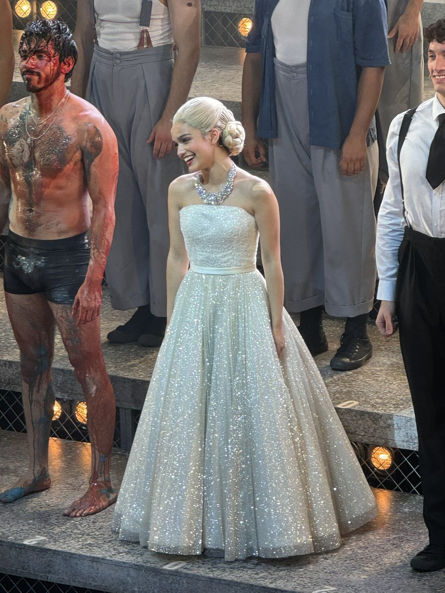 Rachel Zegler at tonight’s curtain call for #Evita at The London Palladium