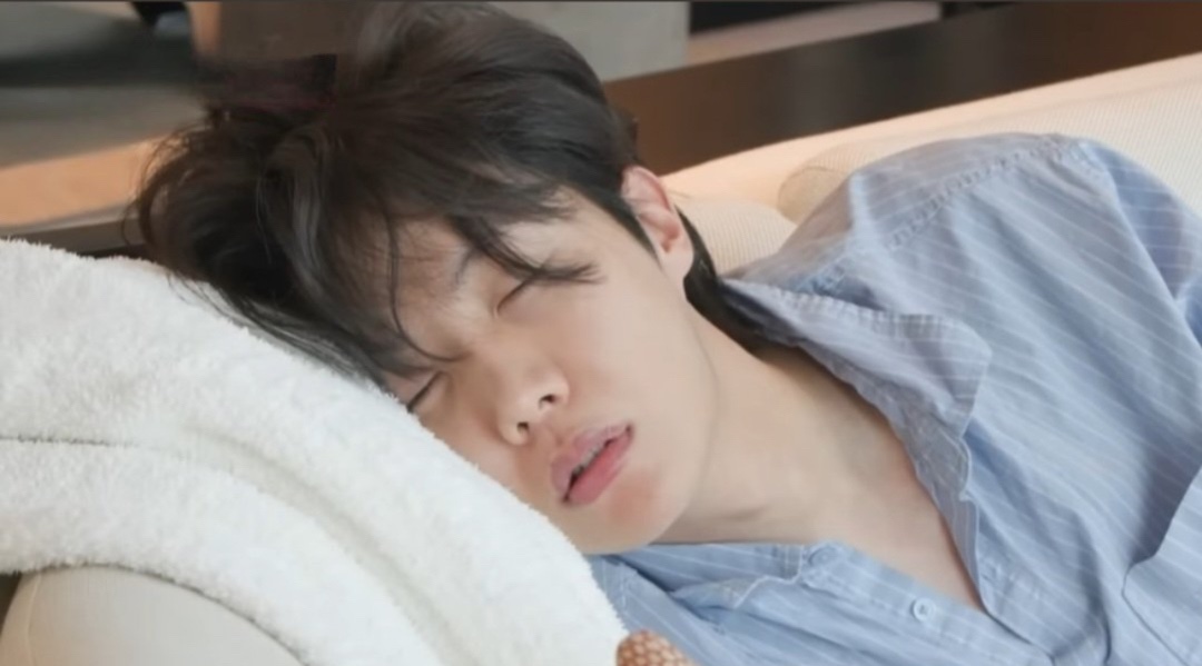 Night night don’t forget to use night playlists before going to 😴💤

🍎 music.apple.com/gb/playlist/ki…
🟢 open.spotify.com/playlist/6A79Y…
🔴 youtube.com/playlist?list=…

#jhope_KillinItGirl