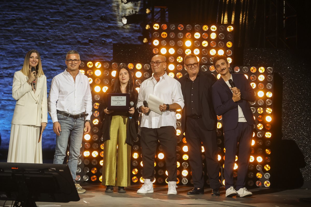 Il premio "La Casa in riva al mare", assegnato dai detenuti del carcere di Barcaglione, va ad Alessandra Nazzaro per la sua "Overture"🌊
