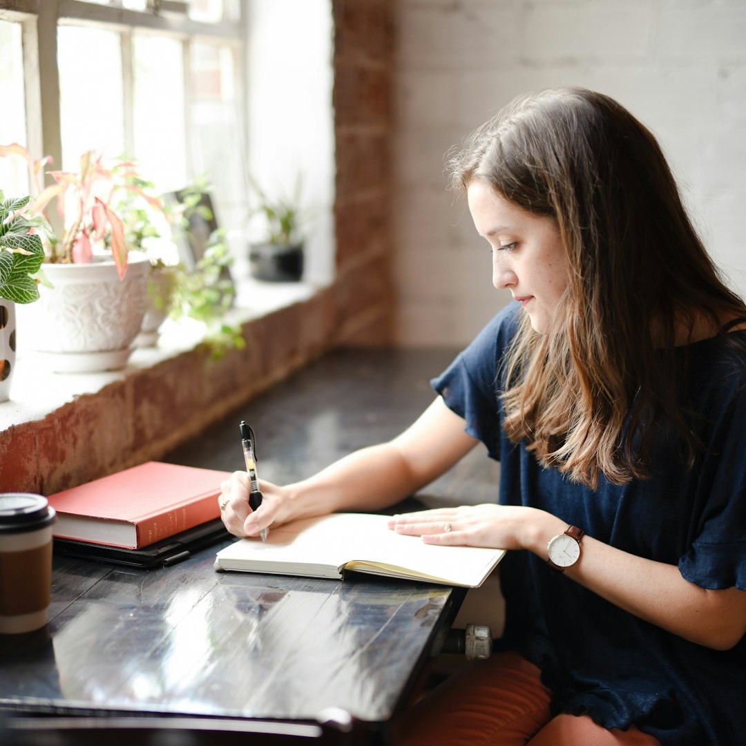 WRLibrary's tweet image. Join us for SLAM Poetry Connections! 🎤✨ Unleash your creativity and practice writing poems on Saturday, May 31, from 2-4 pm at Williamsburg Library. Learn from Lacroy Nixon, Williamsburg's inaugural poet laureate. Ages 13+. Don't miss it! #SlamPoetry