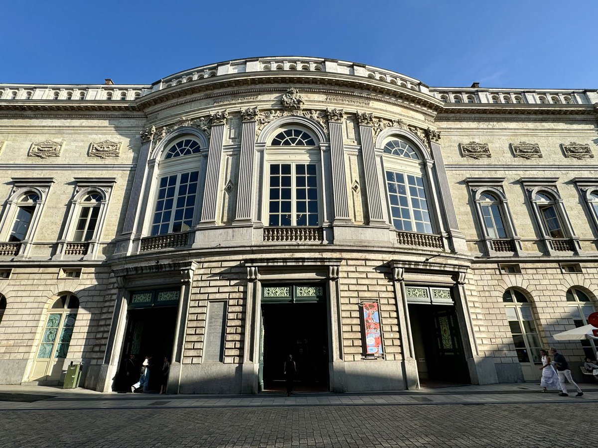 OperaChaser's tweet photo. This is already looking like it’s going to be a stunning evening here at #OperaVlaanderens’ Wozzeck for Alban Berg’s tragically dark story and thrilling expressionist score here at its opening night at #OperaGent — now hitting 96 the number of global cities I’ve seen opera in. https://t.co/Pwq8135M8J