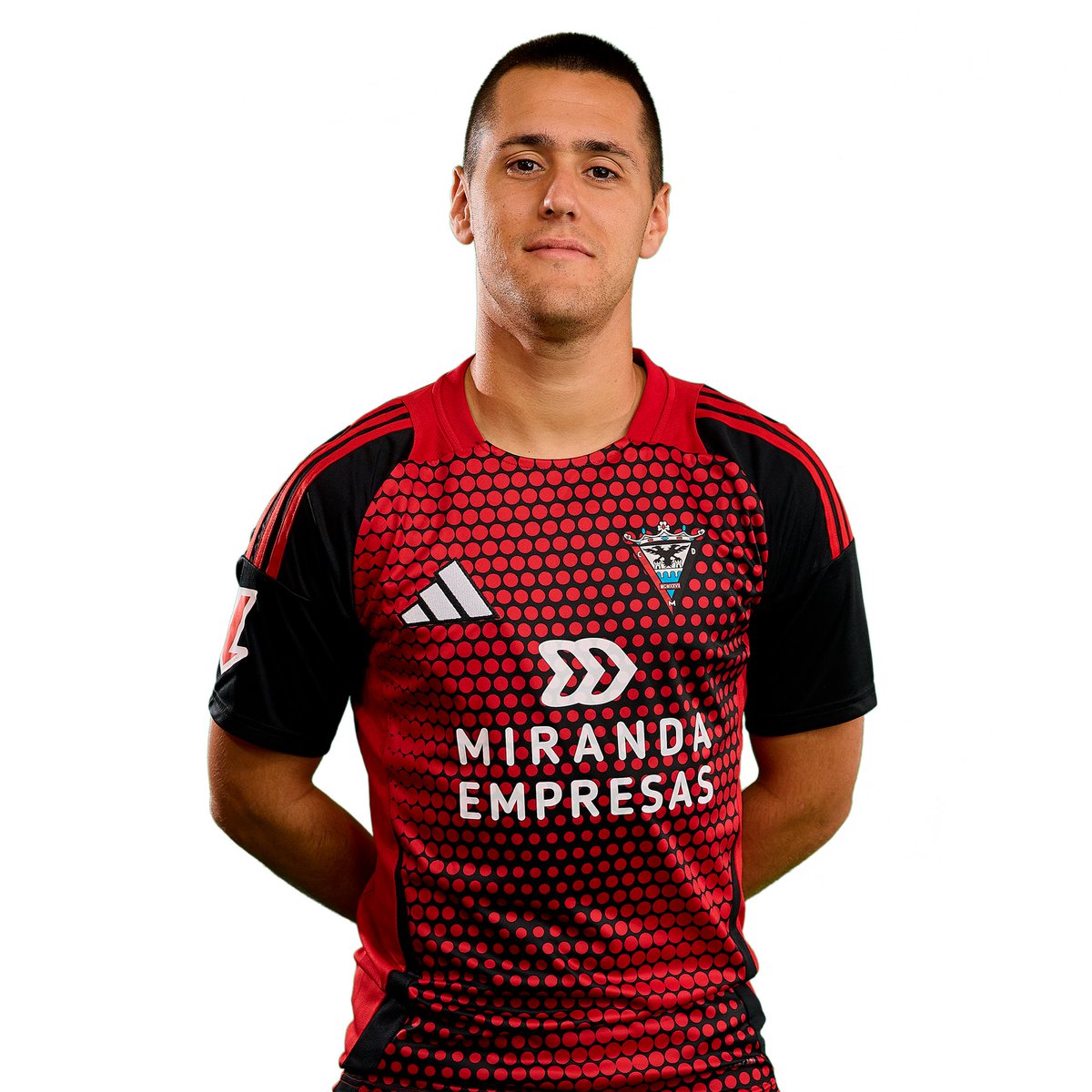 Con el Mirandés en Segunda, Loren Juarros debería pescar casi todo lo que pudiera de allí.

Viendo los problemas del Málaga en la delantera, debería pujar muy fuerte por Urko Izeta, 15 goles y 3 asistencias en la temporada y mucho más.