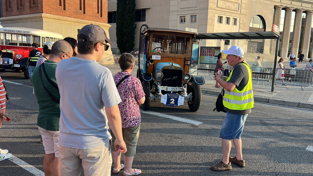 Exposició d'Autobusos Clàssics de Barcelona tweet media