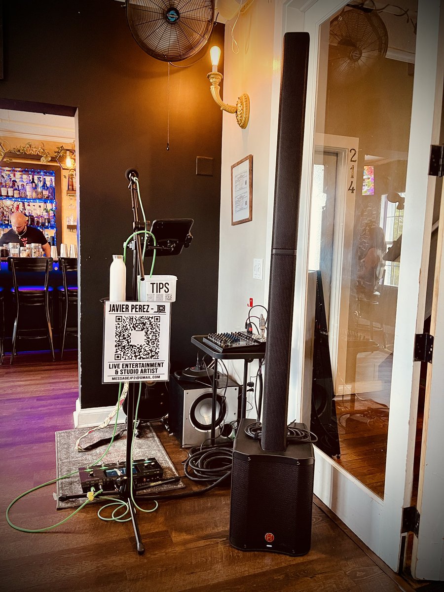 All set up and ready at The Funky Monkey - Gastrobar!!!  6:30-9:30pm, come on over!!!
.
.
.
#mountdorafl #thefunkymonkey #live #music #solo #acoustic #jp2 #jp2guitar #irmc